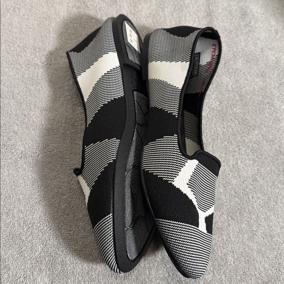 Skechers ballet flats‎ Women's size 8.5 wide Monochrome Patterned Flats like new - Picture 3 of 11